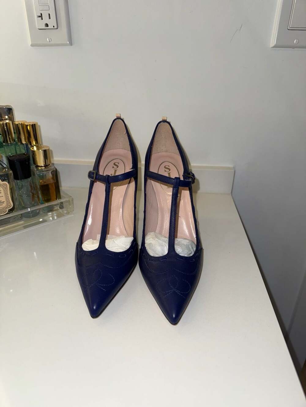 SJP Sarah Jessica Parker Navy Leather T-Strap Pointed Toe Heels Size 36 - Picture 2 of 10